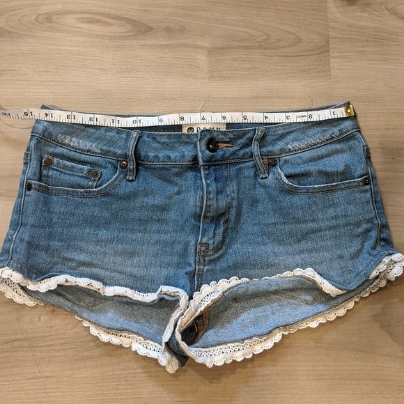 Sexy Roxy denim shorts size 9 - Picture 2 of 4